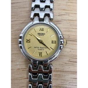 Seiko Women's Silver Quartz Watch Gold Dial Roman Numerals 8Y21-0020 Bracelet